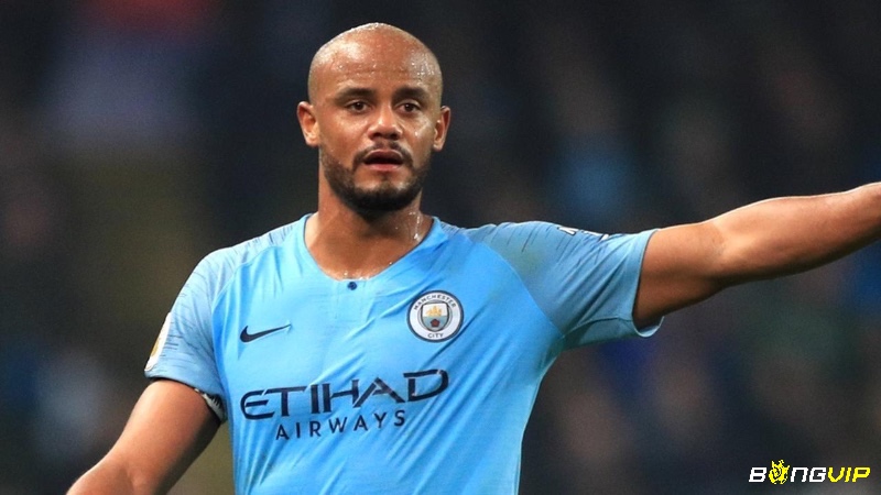 Vincent Kompany cũng góp mặt vào danh sách cầu thủ xuất sắc nhất Manchester City