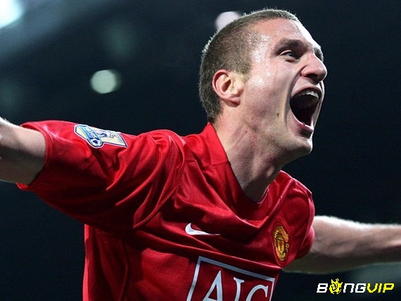 Nemanja Vidić là cái tên nổi bật nhất trong hậu vệ của Manchester United