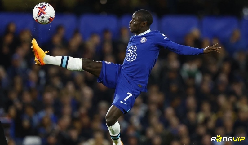 N'Golo Kanté là một tiền vệ trụ cột của clb Chelsea trong những năm gần đây