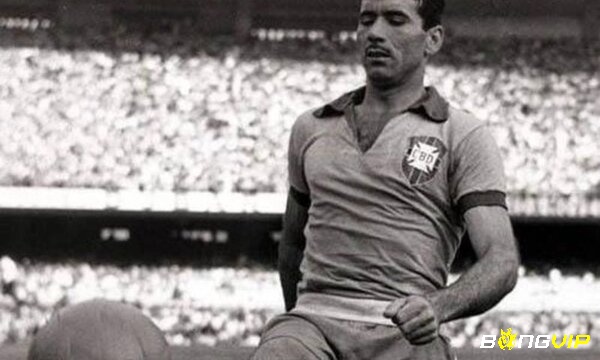 Nilton Santos cùng Brazil 2 lần lên ngôi vô địch World Cup