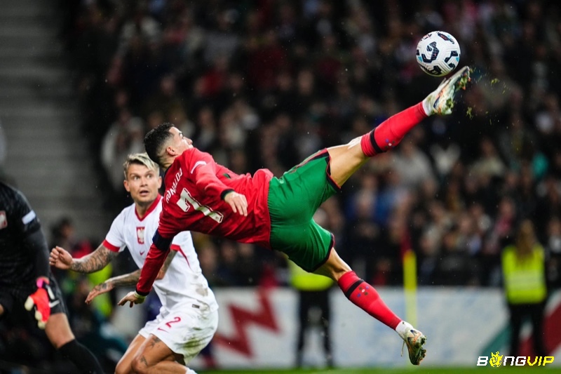 Cristiano Ronaldo nổi bật với những pha ghi bàn nhanh chóng và chuẩn xác