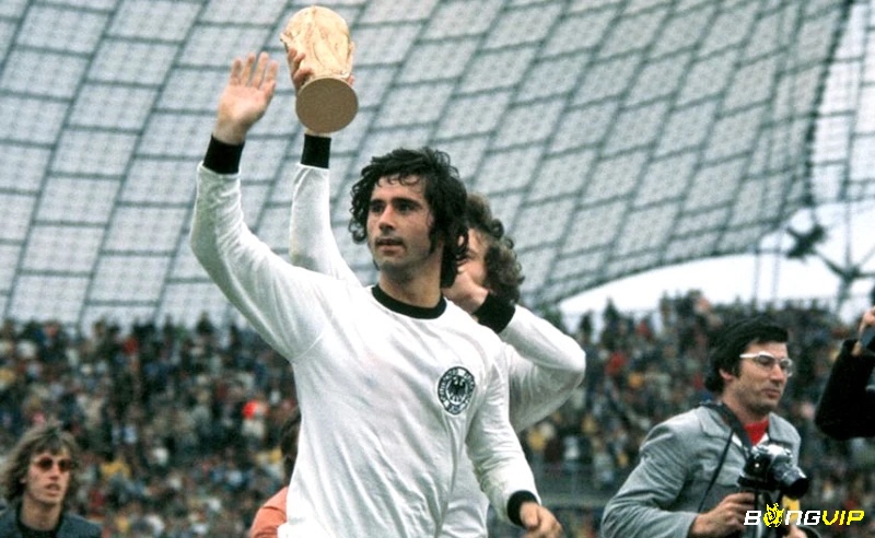 Gerd Müller là cầu thủ đã lập kỷ lục ghi bàn bóng đá nhiều nhất trong Bundesliga