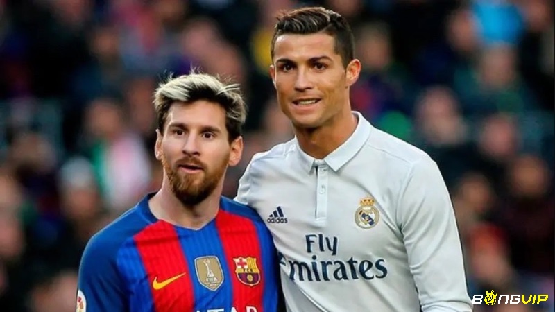 Cristiano Ronaldo và Lionel Messi là 2 tiền đạo nổi trội và ghi được nhiều bàn thắng nhất hiện nay