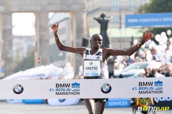 Dennis Kipruto Kimetto đã thiết lập kỷ lục thế giới marathon nam năm 2014