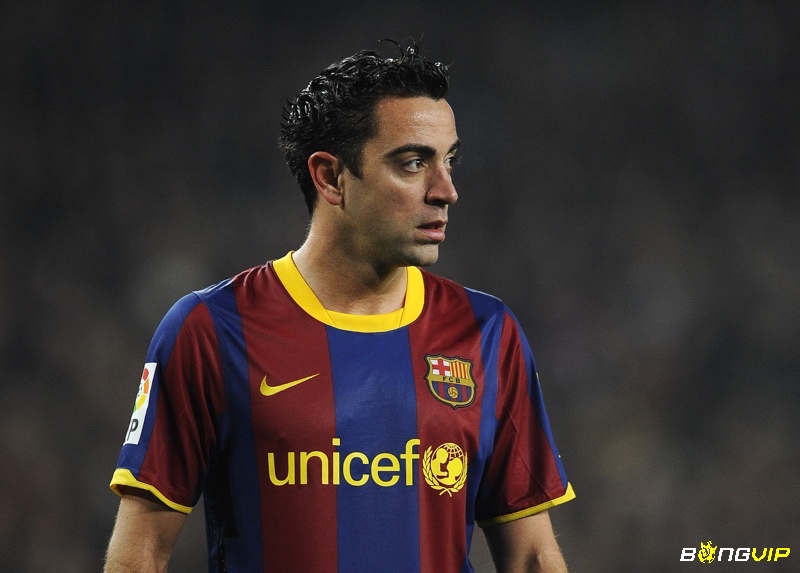 Xavi là linh hồn Barcelona, giành 4 Champions League với khả năng cầm nhịp xuất sắc