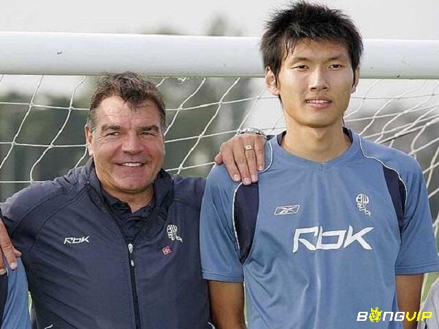 Yang Changpeng là tiền đạo cao tới 2,05m có nhiều thành tích tốt khi thi đấu ở Trung Quốc