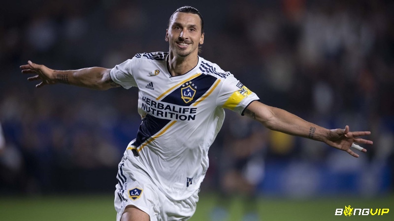 Zlatan Ibrahimovic – Cú vô-lê 114 km/h từ cự ly 40m khi khoác áo LA Galaxy, thể hiện đẳng cấp siêu sao