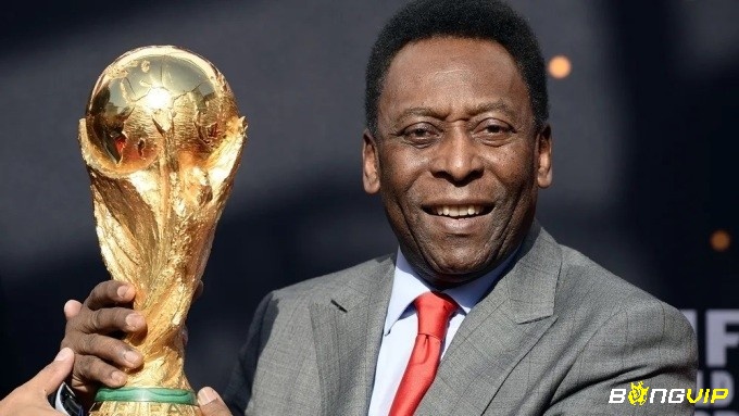 Pelé ghi 12 bàn thắng và góp công lớn vào ba chức vô địch World Cup của Brazil