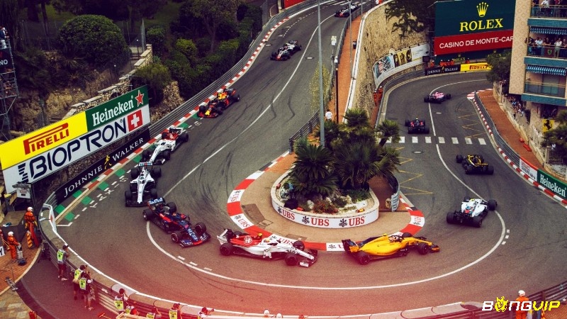 Monaco Grand Prix không chỉ là một cuộc thi thể thao mà còn là sự kiện thu hút giới thượng lưu và những người yêu thích tốc độ