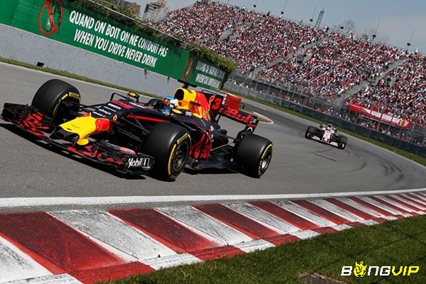 Silverstone nổi tiếng với các đoạn đường đua nhanh và gió mạnh, đòi hỏi tay đua phải có kỹ năng vượt trội