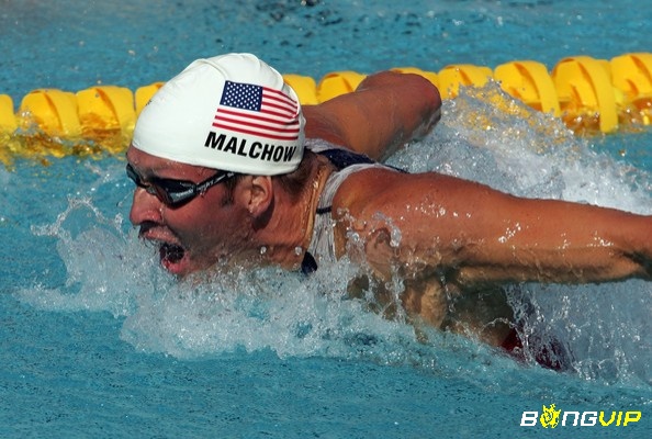 Tom Malchow là người đã thiết lập kỷ lục bơi bướm 200m với thời gian 1 phút 55 giây 18