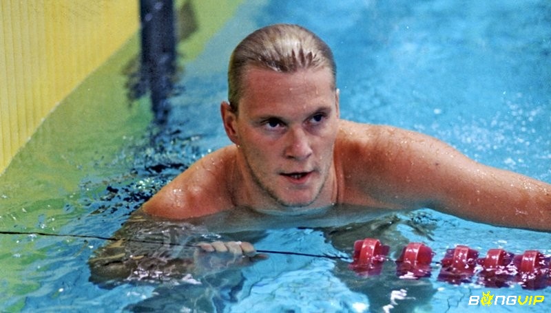 Denis Pankratov đã thiết lập kỷ lục với thời gian 1 phút 55 giây 22 vào năm 1995