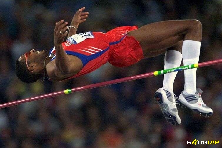 Kỷ lục nhảy cao thế giới nam 2.45m của Javier Sotomayor vẫn là một trong những thành tích bền vững nhất trong lịch sử điền kinh