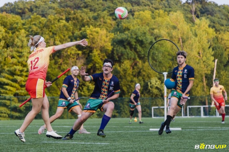 Quidditch là môn thể thao hấp dẫn với những pha rượt đuổi tốc độ cao trên không