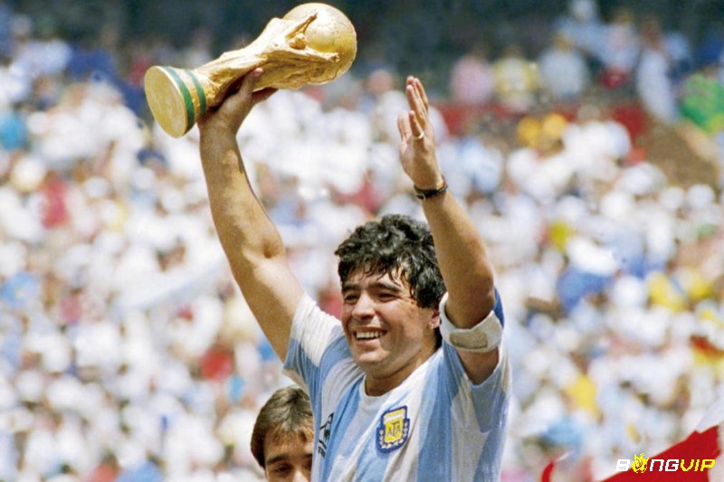 Diego Maradona cùng đội tuyển Argentina giành được chức vô địch WC 1986