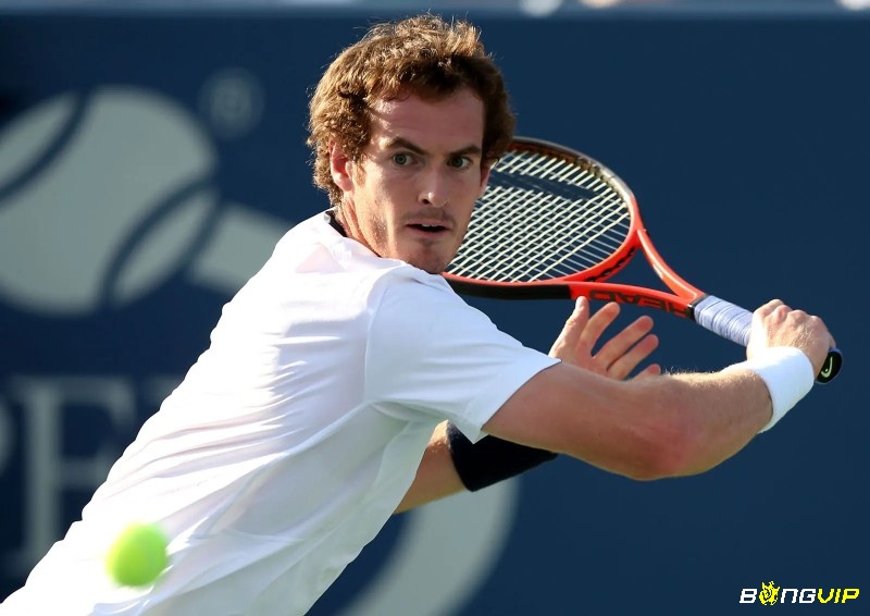 Andy Murray thể hiện bản lĩnh với những cú đánh phản công uy lực