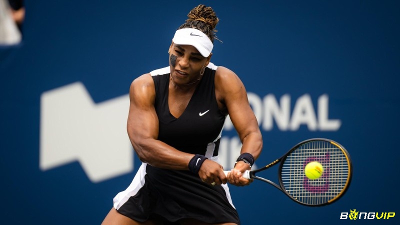 Serena Williams thể hiện sức mạnh và sự bền bỉ trong từng trận đấu