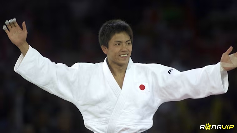 Nomura Tadahiro là võ sĩ judo vĩ đại với thành tích 3 huy chương vàng Olympic liên tiếp và phong độ ổn định suốt sự nghiệp
