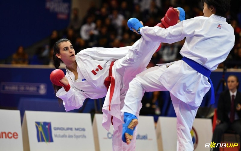 Vận động viên Haya Jumaa thi đấu tự tin ở nội dung kumite (đối kháng)