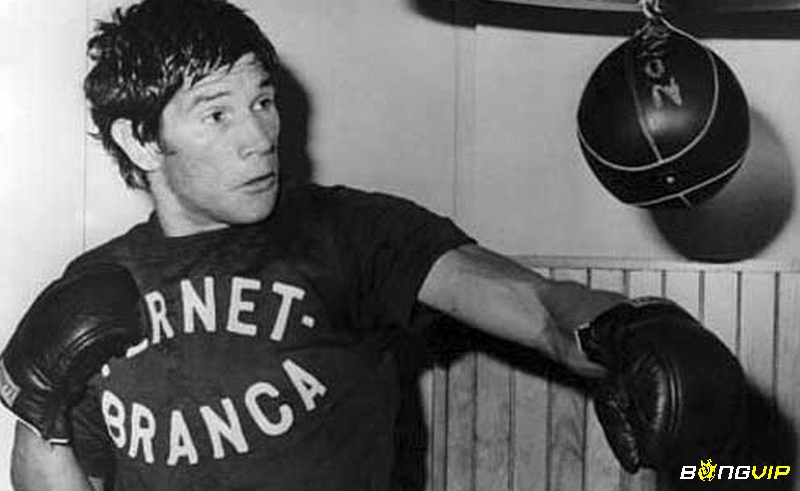 Carlos Monzon bảo vệ thành công danh hiệu vô địch hạng trung nhờ chiến thuật khôn ngoan