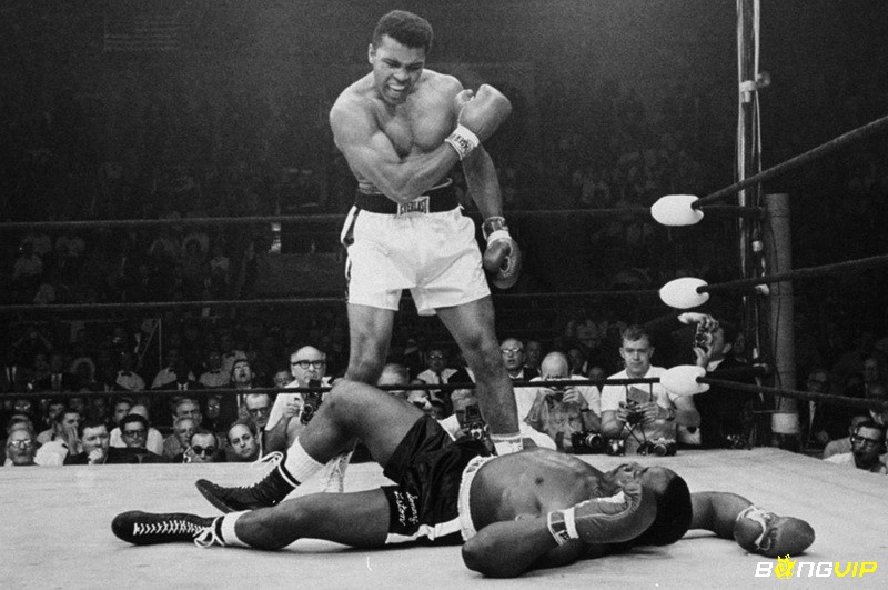 Muhammad Ali tạo dấu ấn huyền thoại với phong cách thi đấu linh hoạt và những cú đấm uy lực