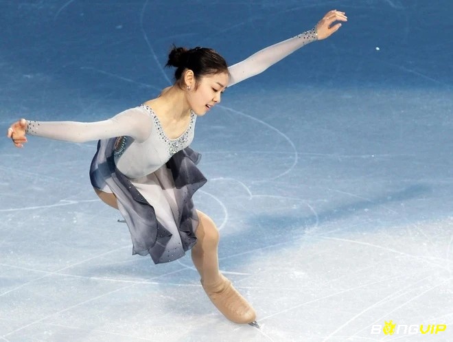 Top vận động viên trượt băng nghệ thuật Yuna Kim thể hiện phong cách thanh lịch và kỹ thuật hoàn hảo trên sân băng