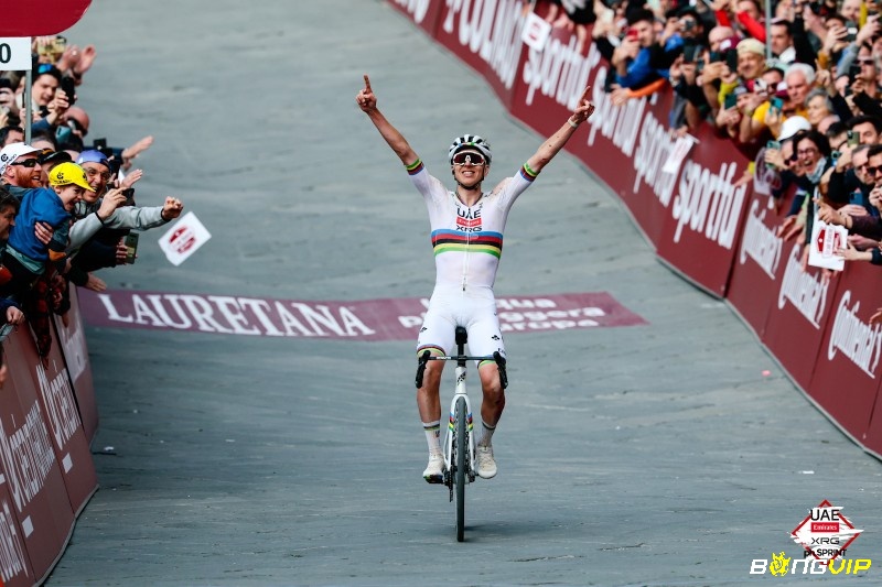 Tadej Pogačar là tay đua trẻ đầy triển vọng với kỹ năng toàn diện và hai danh hiệu Tour de France