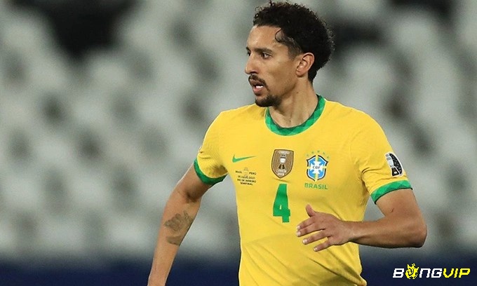 Marquinhos mang đến sự chắc chắn cho hàng thủ Brazil với khả năng không chiến và tư duy phòng ngự tốt