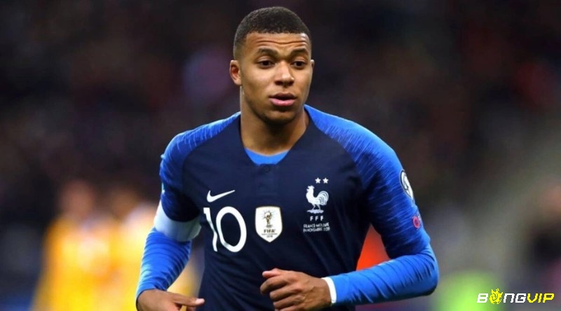 Cầu thủ có tốc độ nhanh nhất Mbappé với tốc độ 38 km/h là "sát thủ" tốc độ thứ hai thế giới sau Ronaldo