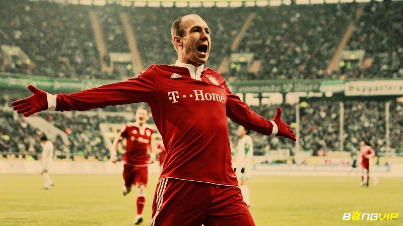 Arjen Robben với tốc độ 37 km/h là "cơn lốc" tốc độ thứ ba trong lịch sử bóng đá