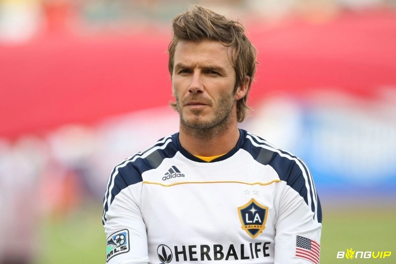 David Beckham luôn tạo sức hút mạnh mẽ với phong cách thời trang tinh tế và đôi mắt xanh quyến rũ