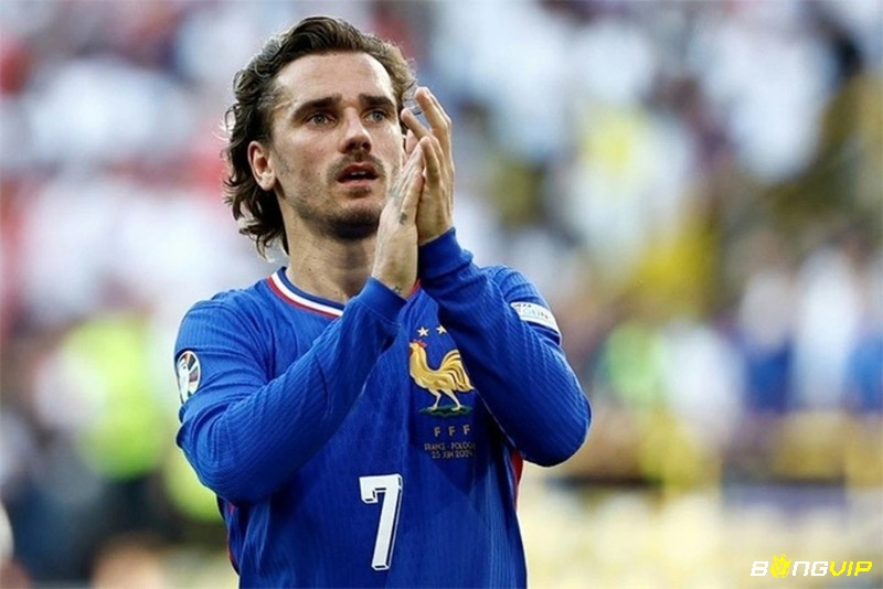 Antoine Griezmann thu hút người hâm mộ với nét đẹp lãng tử và phong cách giản dị đầy sức hút
