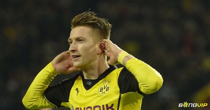 Marco Reus thu hút fan với nụ cười tỏa nắng và phong thái trẻ trung đầy nam tính