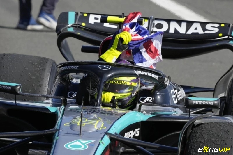 Lewis Hamilton dẫn đầu 18 chặng đua liên tiếp, xác lập kỷ lục trong lịch sử F1
