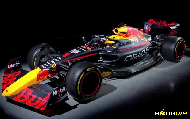 Red Bull và Mercedes-AMG cùng đạt 18 pole trong một mùa giải F1, khẳng định sức mạnh vượt trội