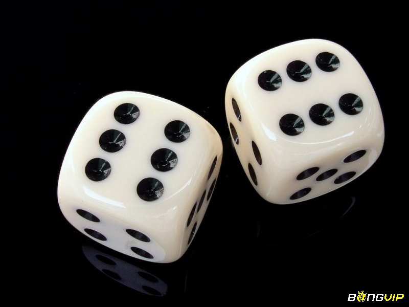 Dụng cụ chơi game ( Viên xúc xắc) trong luật tài xỉu cơ bản
