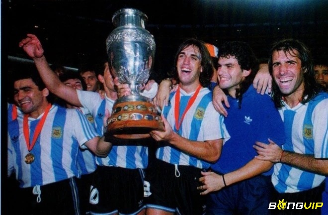 Batistuta khẳng định đẳng cấp tại Copa America bằng những pha dứt điểm chuẩn xác và sức mạnh sút xa vượt trội