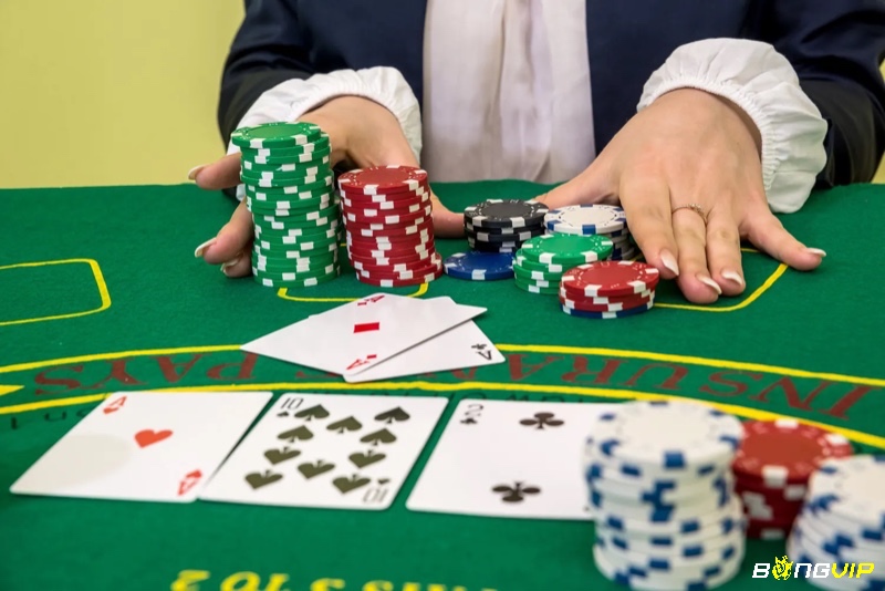 Baccarat được anh em biết đến có ba loại cược chính: Banker (Nhà cái), Player (Người chơi) và Tie (Hòa), mỗi loại có tỷ lệ trả thưởng và quy định hoa hồng khác nhau