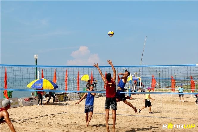 Bóng chuyền bãi biển ghi dấu ấn với những trận cầu kịch tính, nơi tinh thần đồng đội và chiến thuật lên ngô