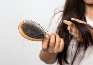 Giải mã giấc mơ rụng tóc đánh đề số mấy trúng đậm?