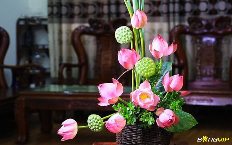 Mơ thấy hoa sen trên bàn thờ báo hiệu sự thanh tịnh và phúc lộc
