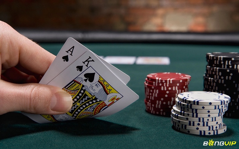 Quy trình chia bài cũng như là đặt blinds và các vòng cược trong xì tố Texas Hold’em