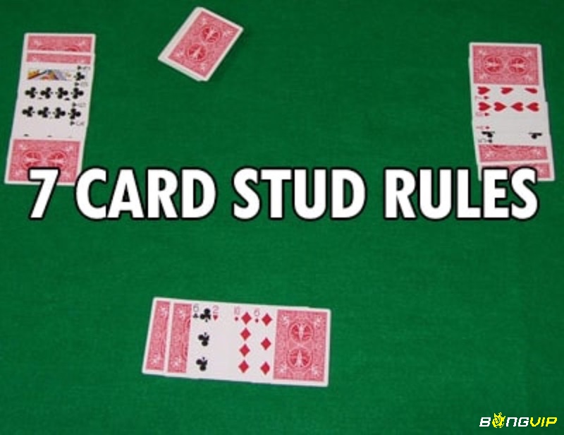 Seven-Card Stud: Người chơi nhận 7 lá riêng (3 úp, 4 ngửa), không có bài chung, tạo tay bài 5 lá mạnh nhất qua 5 vòng cược