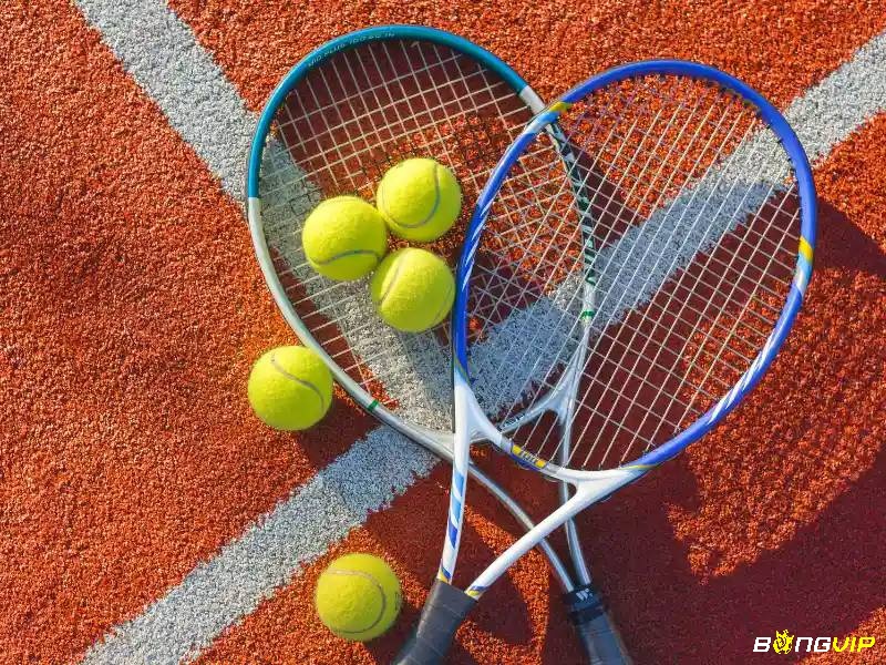 Một cây vợt tennis được chế tạo theo tiêu chuẩn ITF giúp cân bằng giữa sức mạnh và kiểm soát trong từng cú đánh