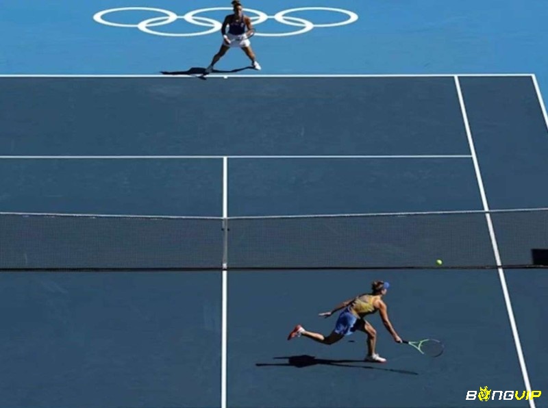 Hai tay vợt bắt tay nhau sau pha tranh cãi – tinh thần thể thao cao đẹp được luật tennis khuyến khích