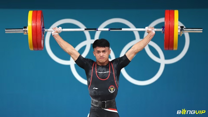 Có hai nội dung thi đấu chính trong bộ môn thể thao cử tạ Olympic để các vận động viên thi đấu