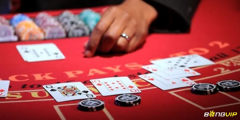 Hướng dẫn chơi bài blackjack chi tiết chuẩn chỉnh diễn biến một ván chơi