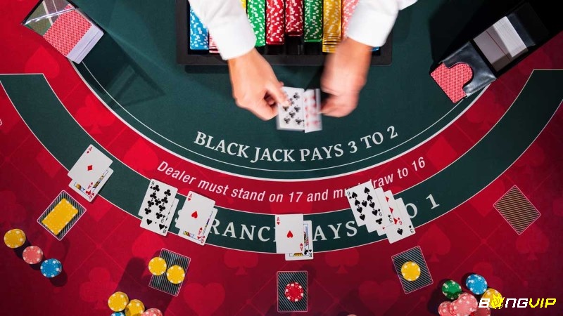 Hướng dẫn chơi bài blackjack chiến thuật cơ bản được phát triển dựa trên tính toán xác suất toán học cho mọi tình huống có thể xảy ra