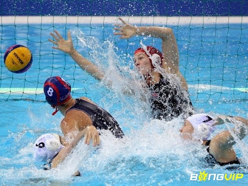 Luật bóng nước quy định như phạt đền (penalty throw), phạt góc (corner throw), và quả ném trọng tài (neutral throw)