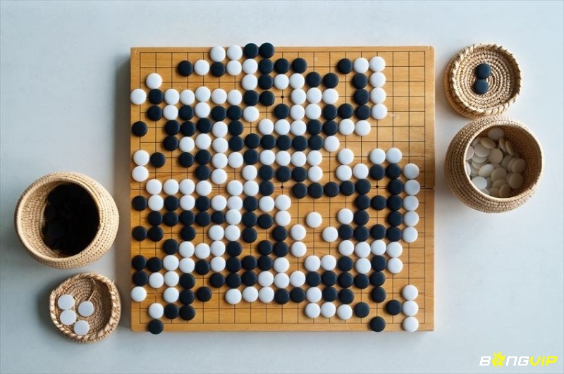 Cờ vây là một trò chơi giải một nghệ thuật chiến lược, phát triển tư duy logic và khả năng tập trung